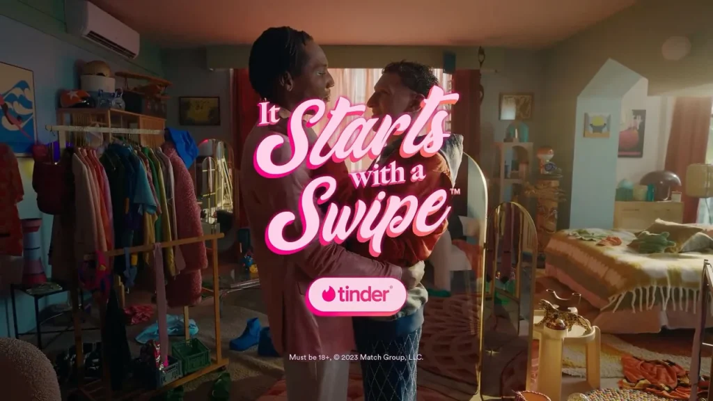 مقایسه کمپین فراگیر Tinder با کمپین بحث‌برانگیز Bumble