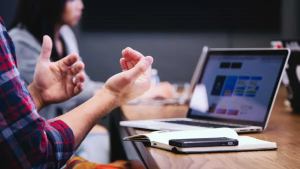 آیا شغل دیجیتال مارکتینگ برای شما مناسب است؟ راهنمای جامع ورود و مهارت‌ها
